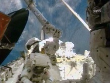 Экипаж Atlantis второй раз вышел в космос