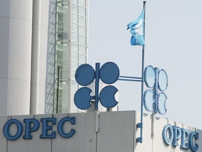 Цена нефтяной корзины ОПЕК впервые за 3,5 года упала ниже отметки 45 долл./барр.
