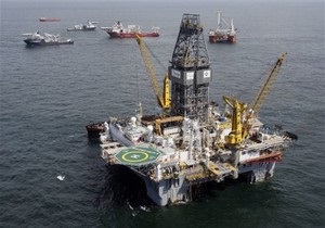 В Мексиканском заливе взорвалась нефтяная вышка