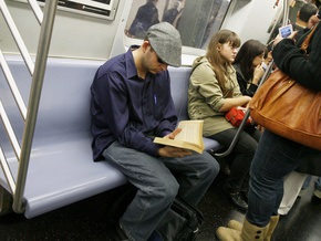Впервые за 25 лет американцы стали больше читать