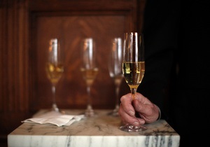 Акцизы на алкоголь - В Украине акциз на французское шампанское вырастет в десять раз - Ъ