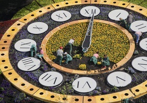 Цветочные часы в центре Киева в четвертый раз сломались