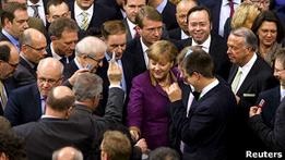 Парламент Германии поддержал план помощи Греции