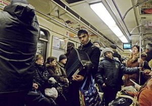 Завтра киевское метро будет работать на час дольше