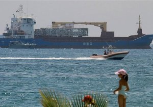 МИД: На борту задержанного на Кипре судна Santiago - восемь украинцев