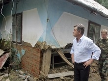 Ющенко залил фундамент дома в одном из сел на Буковине