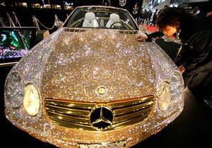 В Японии представлен Mercedes, украшенный тысячами кристаллов Swarovski