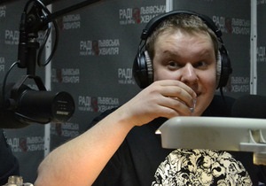 В эфире львовского радио ведущий выпил 750 грамм водки, чтобы показать водителям, как меняется состояние человека