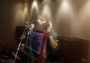 В Афганистане артистка впервые в истории исполнила рэп со сцены