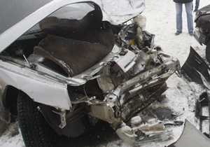 В Черниговской области столкнулись ВАЗ и внедорожник Lexus: трое человек погибли