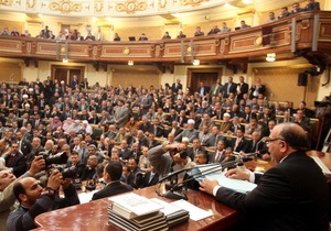 В Египте парламент выразил правительству вотум недоверия
