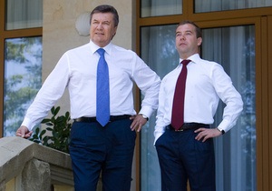 Янукович поздравил Медведева с днем рождения и оценил его личный вклад в развитие сотрудничества