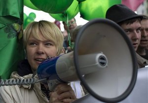 Оппозиция в Москве переместилась на Баррикадную