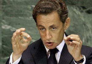 Румыния попросила Саркози остановить высылку цыган из Франции