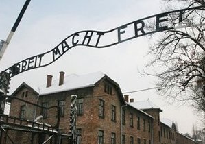 Полиция: Табличка с ворот Освенцима была украдена для продажи