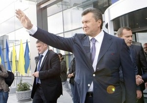 Янукович проехался в киевском метро
