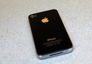 Apple меняет крепления на корпусах iPhone 4