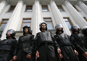 Кордон милиции разделил регионалов и БЮТовцев под парламентом