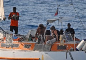 Двое сомалийских пиратов получили пожизненные сроки за убийство четырех американцев
