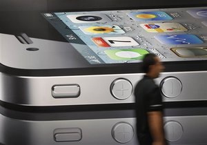 Пользователи раскритиковали Apple за сбой в работе будильника на iPhone 4