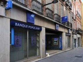 В Марселе грабитель с кувалдой попал вместо банковского хранилища в уборную