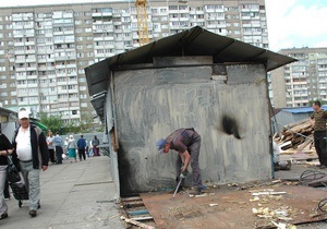 В Киеве на Радужном снесли рынок Десна