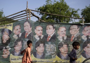 Правозащитники: В Пакистане на некоторых избирательных участках явка превысила 300%