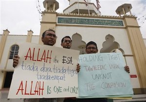 Противостояние христиан и мусульман в Малайзии: в ход пошли коктейли Молотова