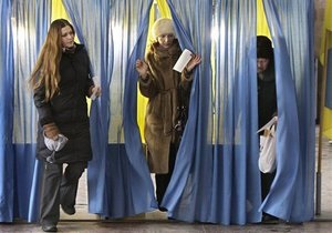 КС признал неконституционным включение загранучастков в мажоритарные округа Киева