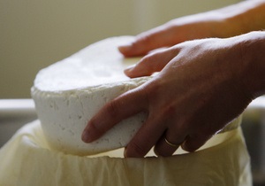 В киевских магазинах продавали сыр из молока коров, больных лейкозом