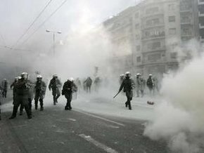 Анархия в Греции: молодежь сожгла здание министерства