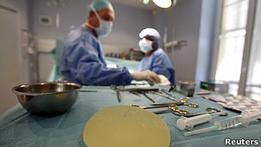 Производитель имплантатов обвинил женщин в жадности