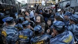 Лагерь оппозиции на Баррикадной окружила полиция
