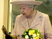 Британской королеве вернули бананы