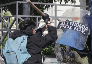 Греция будет сдавать полицейских в аренду