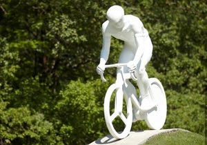 В Харькове открыли памятник погибшему велосипедисту