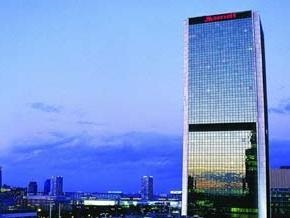 Польский Человек-паук покорил 140-метровый отель Марриотт в Варшаве