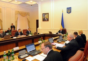 Политолог: Правительство Украины обновится минимум на треть, Азаров снова будет премьером
