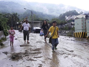 Две тайваньские деревни оказались в ловушке из-за тайфуна Моракот: 700 человек могут погибнуть