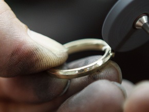 Отряд спасателей снял кольцо с пальца киевлянки