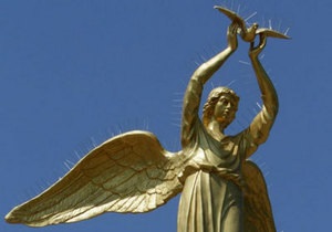 новости Донецка - памятник - Ахметов - В Донецке памятник ангелу украсили шипами