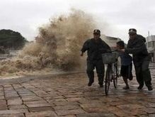 На Китай  обрушился мощный шторм: более 450 тыс. пострадавших