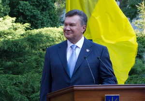 Янукович одобрил принятый вне стен парламента провластным большинством закон о госзакупках