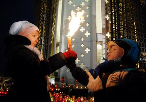 Фотогалерея: День памяти жертв Голодомора. Акция у киевского Мемориала