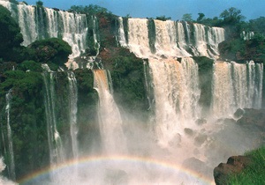Часть всемирно известных водопадов Игуасу в Бразилии пересохла