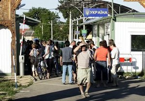 Вчера границы Украины пересекли рекордные 422 тысячи человек