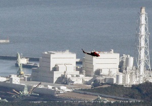 В районе Фукусимы-1 начали сбрасывать мешки с впитывающими радиацию веществами