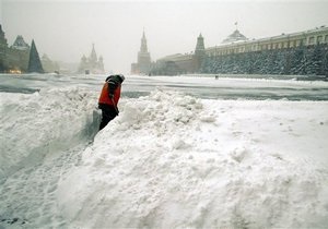 Высота сугробов в Москве достигла рекордного уровня