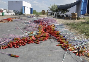В Индии пожар на фабрике фейерверков унес более 50 жизней