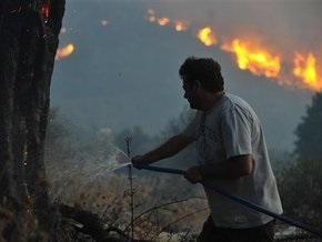 Ветер раздул новые лесные пожары в Греции